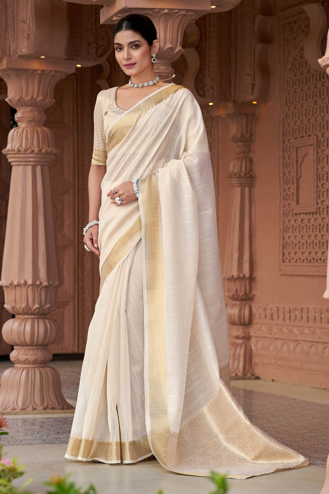 Sumptuous Off White Cotton Silk Saree With Stunning Blouse Piece