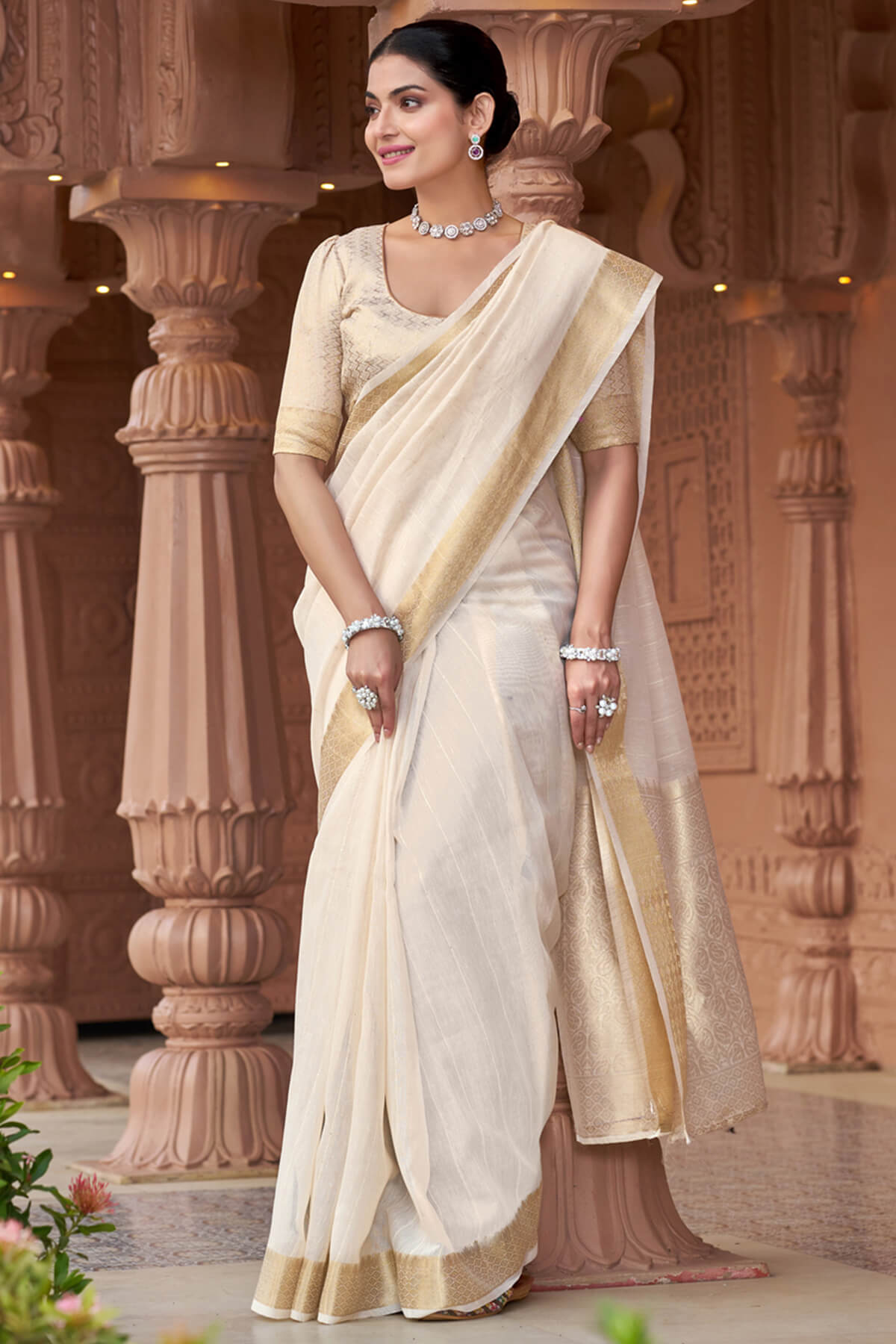 Sumptuous Off White Cotton Silk Saree With Stunning Blouse Piece