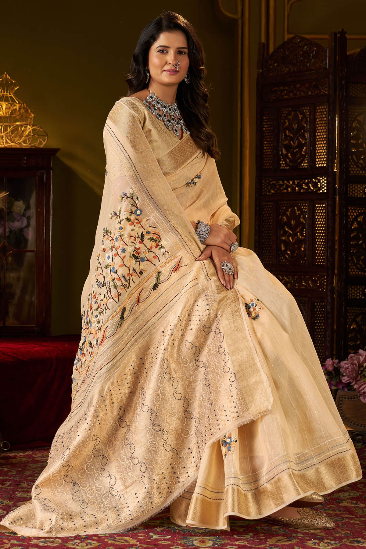 Alluring Peach Handwork Linen Silk Saree With Comely Blouse Piece