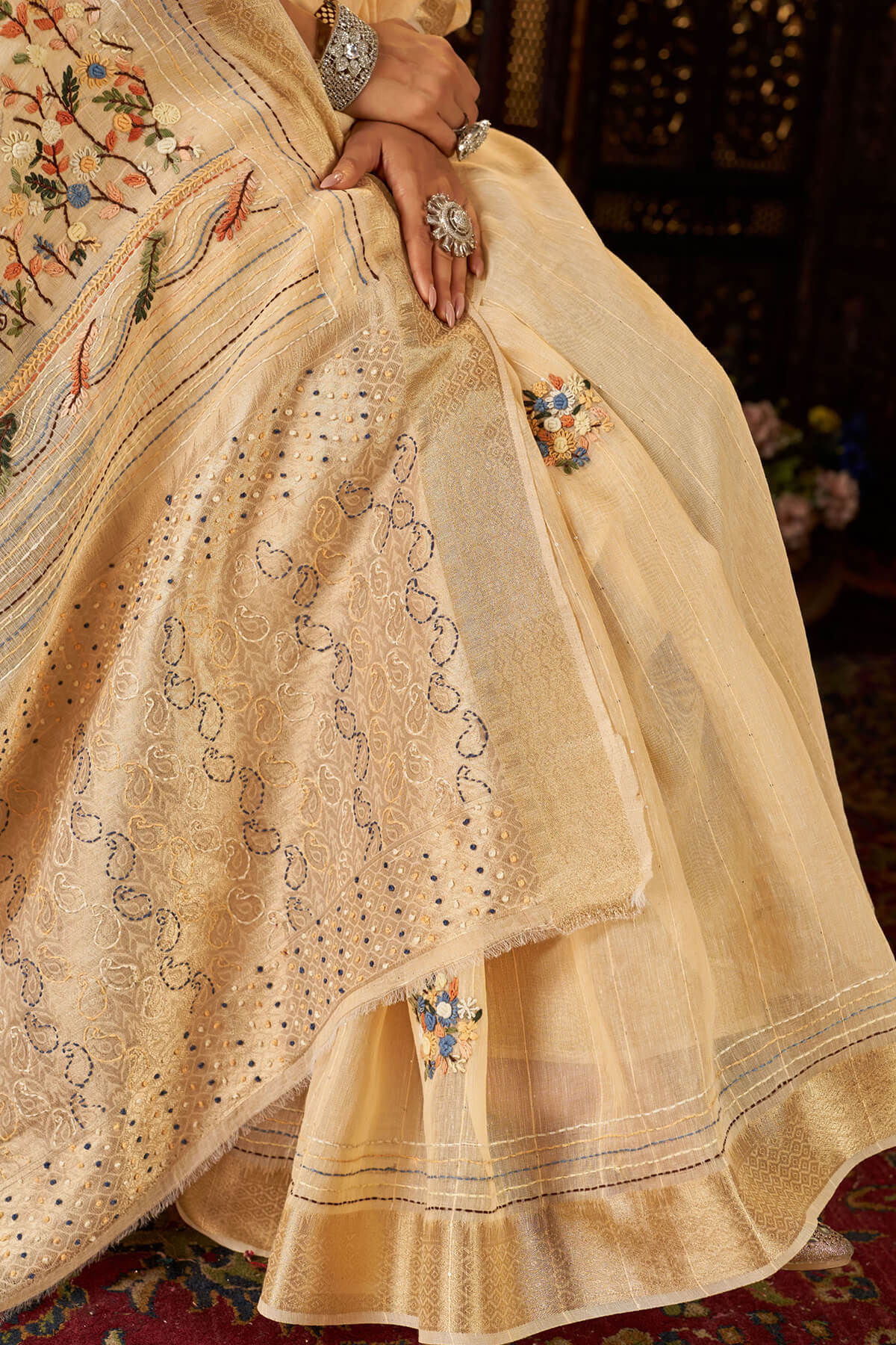 Alluring Peach Handwork Linen Silk Saree With Comely Blouse Piece
