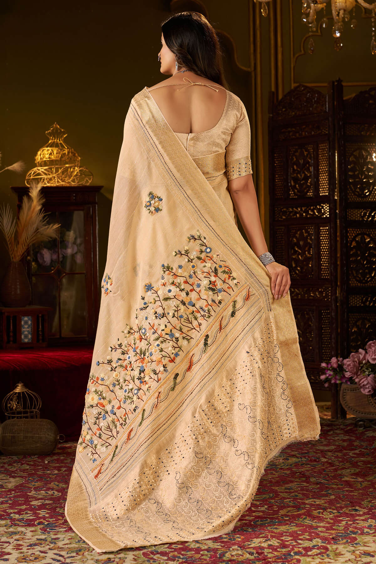 Alluring Peach Handwork Linen Silk Saree With Comely Blouse Piece