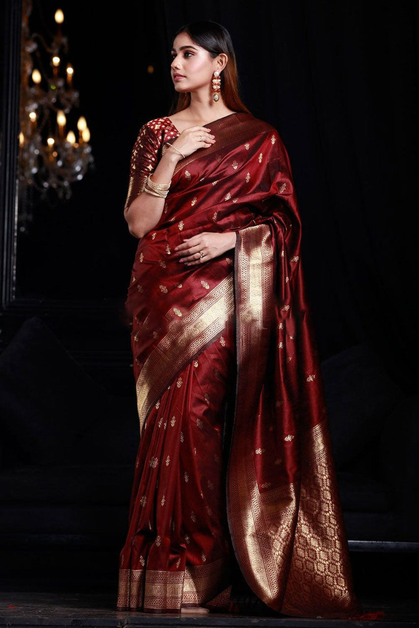 Staggering Maroon Banarasi Silk Saree With Smashing Blouse Piece