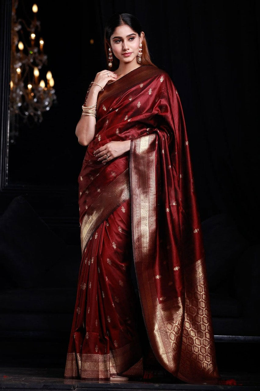 Staggering Maroon Banarasi Silk Saree With Smashing Blouse Piece