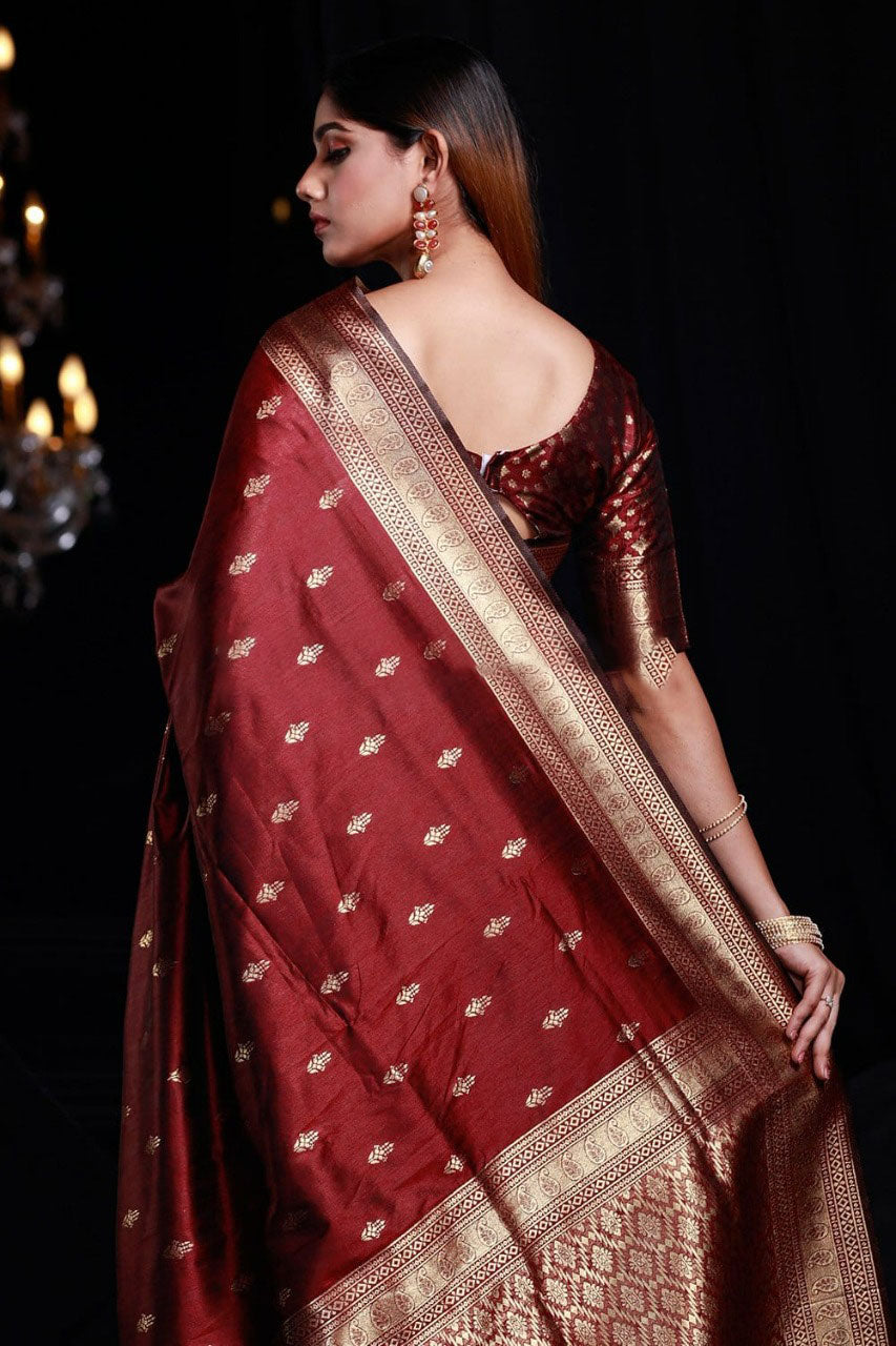 Staggering Maroon Banarasi Silk Saree With Smashing Blouse Piece