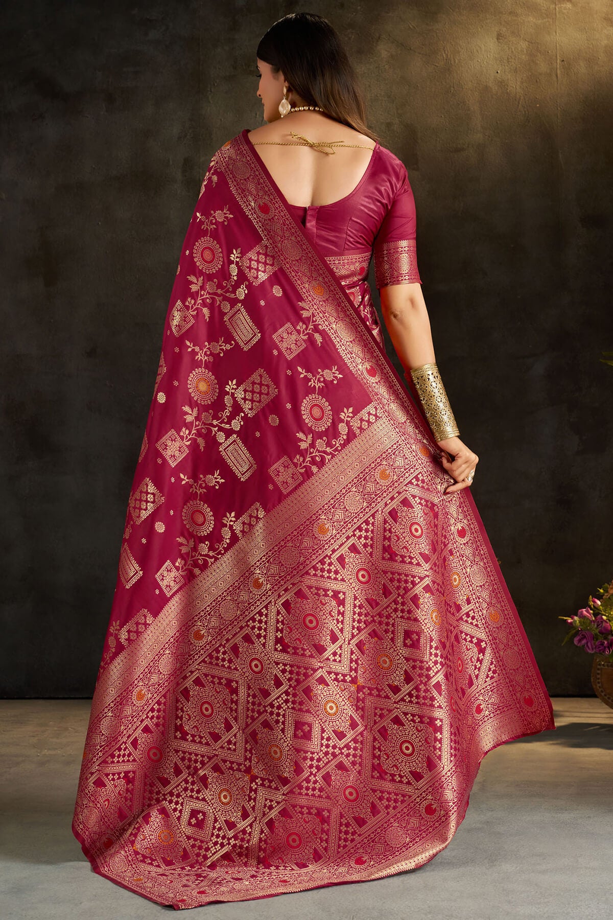 Unique Dark Pink Pure Banarasi Silk Saree With Outstanding Blouse Piece