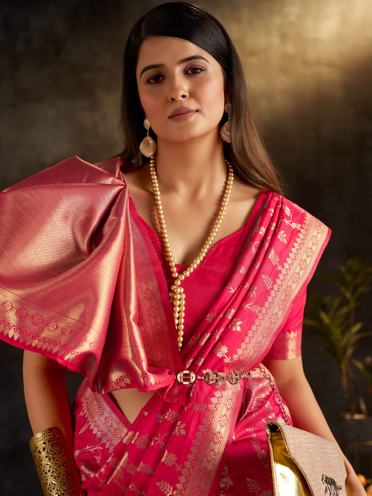 Sumptuous Dark Pink Pure Banarasi Silk Saree With Staggering Blouse Piece