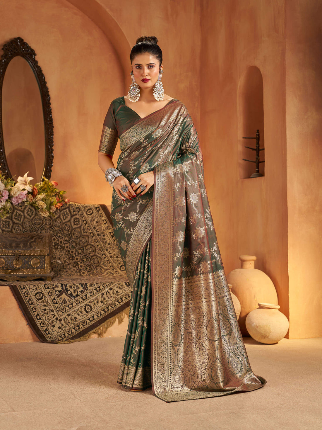 Desiring Green Pure Banarasi Silk Saree With Effulgent Blouse Piece