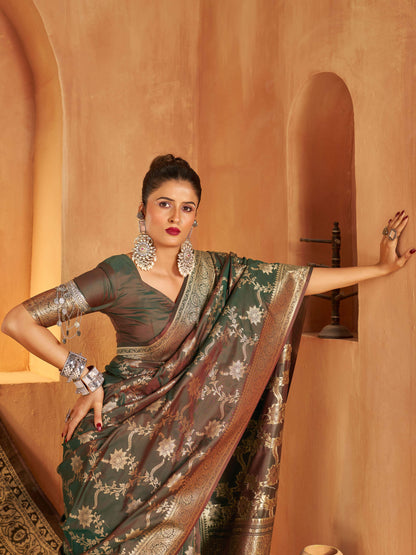 Desiring Green Pure Banarasi Silk Saree With Effulgent Blouse Piece