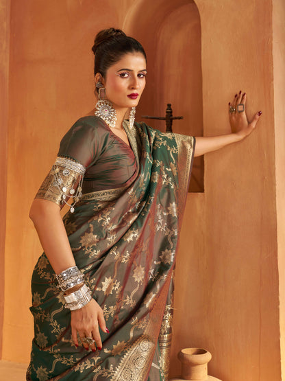 Desiring Green Pure Banarasi Silk Saree With Effulgent Blouse Piece