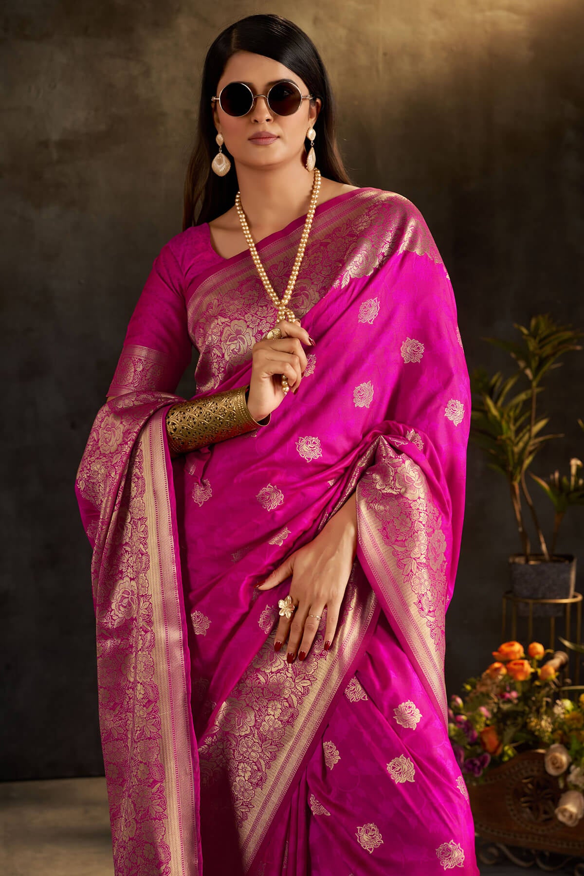 Tremendous Dark Pink Pure Banarasi Silk Saree With Vestigial Blouse Piece