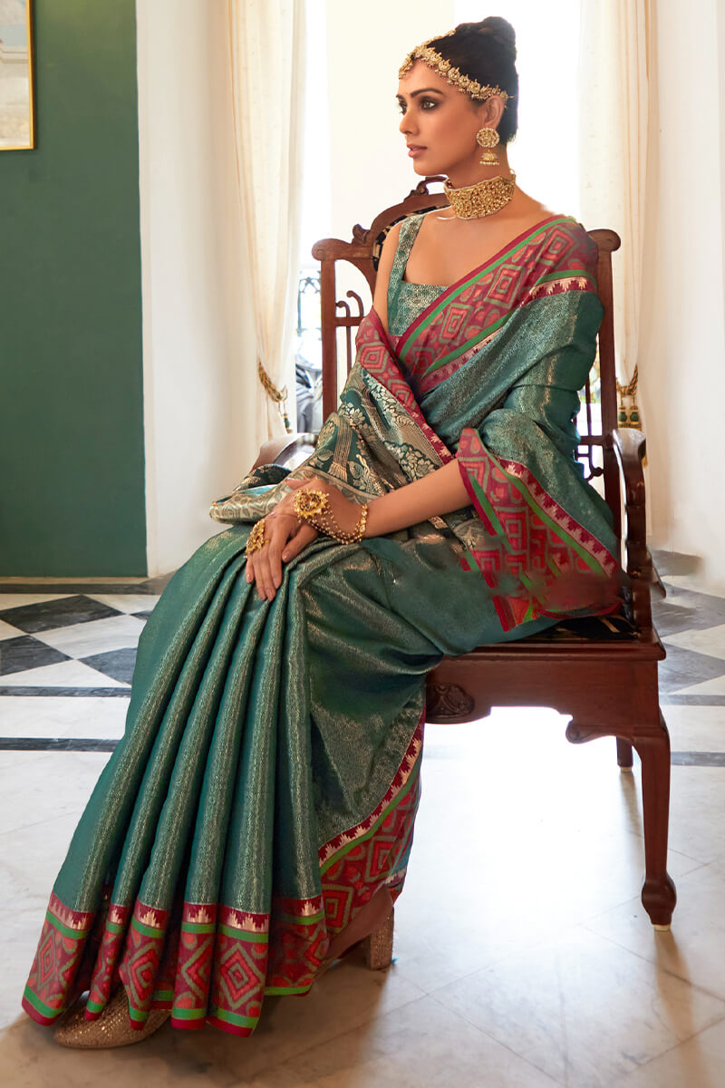 Blissful Rama Kanjivaram Silk Saree With Flameboyant Blouse Piece