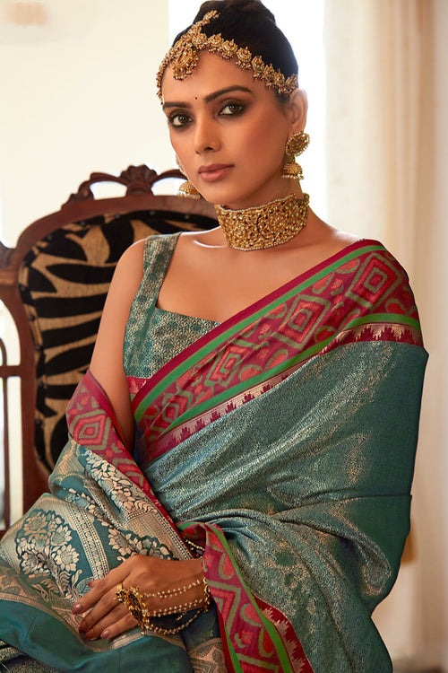 Load image into Gallery viewer, Blissful Rama Kanjivaram Silk Saree With Flameboyant Blouse Piece
