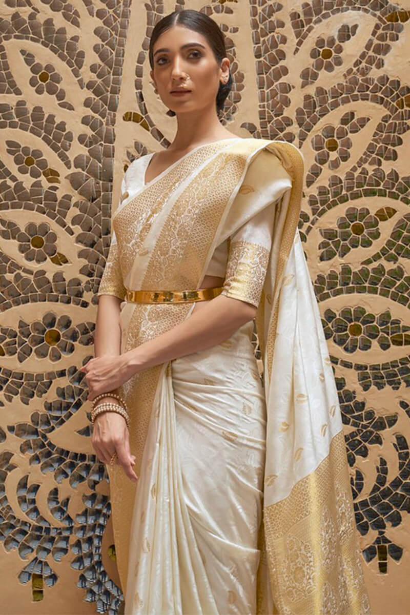 Dissemble White Kanjivaram Silk Saree With Embrocation Blouse Piece