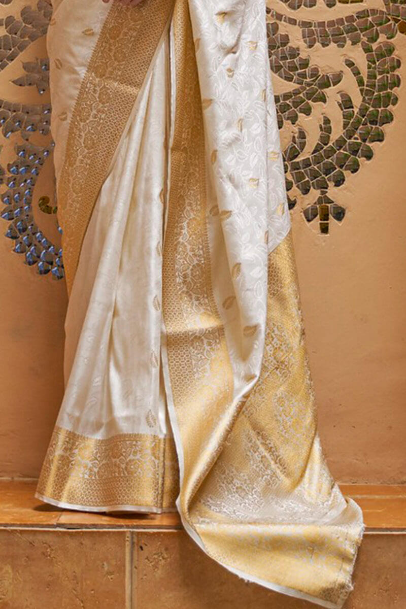 Dissemble White Kanjivaram Silk Saree With Embrocation Blouse Piece