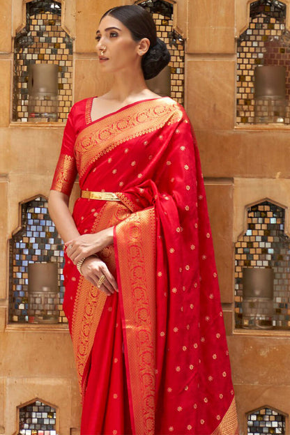 Mellifluous Red Kanjivaram Silk Saree With Panoply Blouse Piece