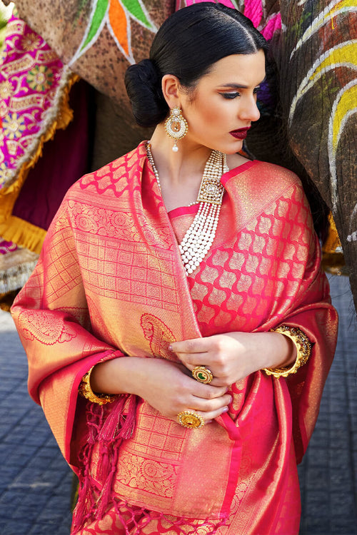 Load image into Gallery viewer, Ideal Dark Pink Kanjivaram Silk Saree With Ebullience Blouse Piece
