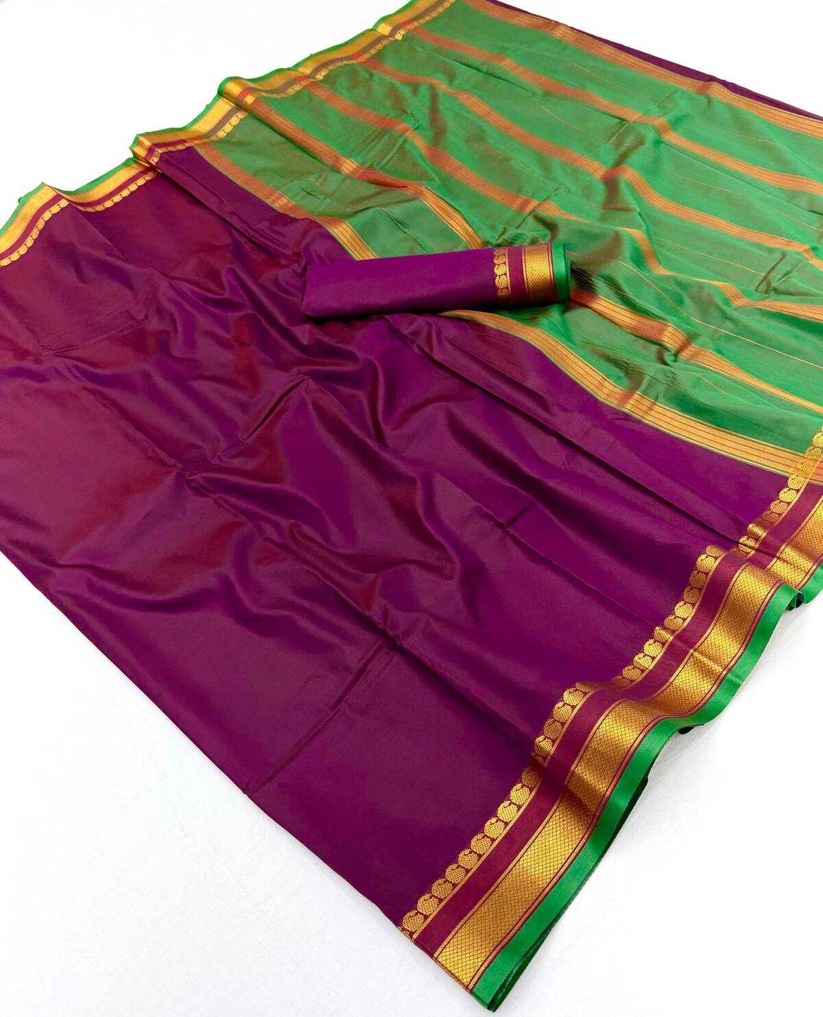 Super classy Purple Soft Silk Saree With Ravishing Blouse Piece