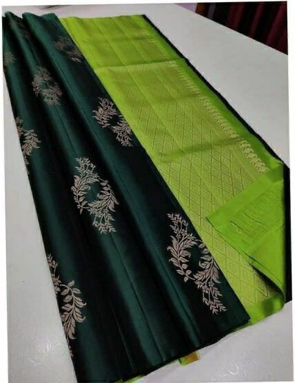 Load image into Gallery viewer, Assemblage Dark Green Soft Silk Saree With Beauteous Blouse Piece
