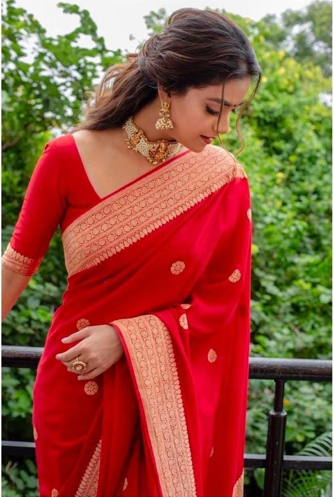 Ethnic Red Soft Silk Saree With Ravishing Blouse Piece