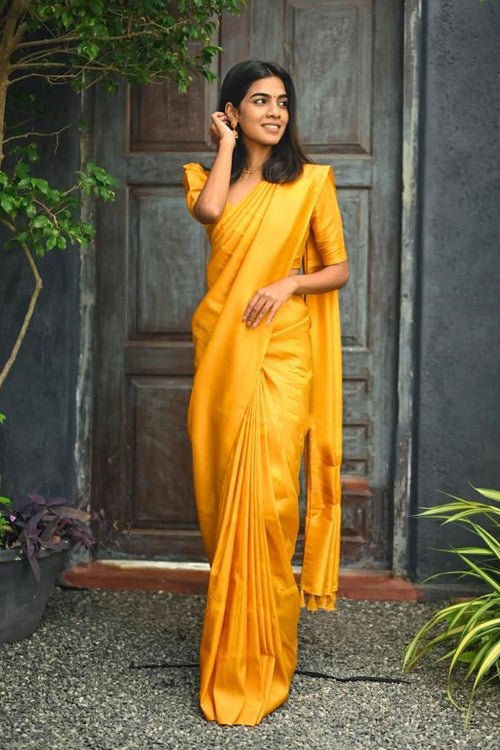 Load image into Gallery viewer, Serendipity Yellow Soft Silk Saree With Susurrous Blouse Piece
