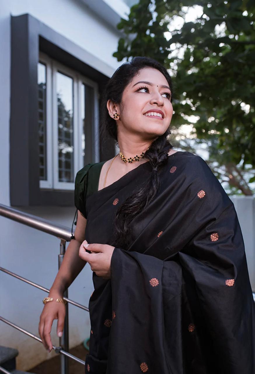 Elision Black Soft Silk Saree With Comely Blouse Piece