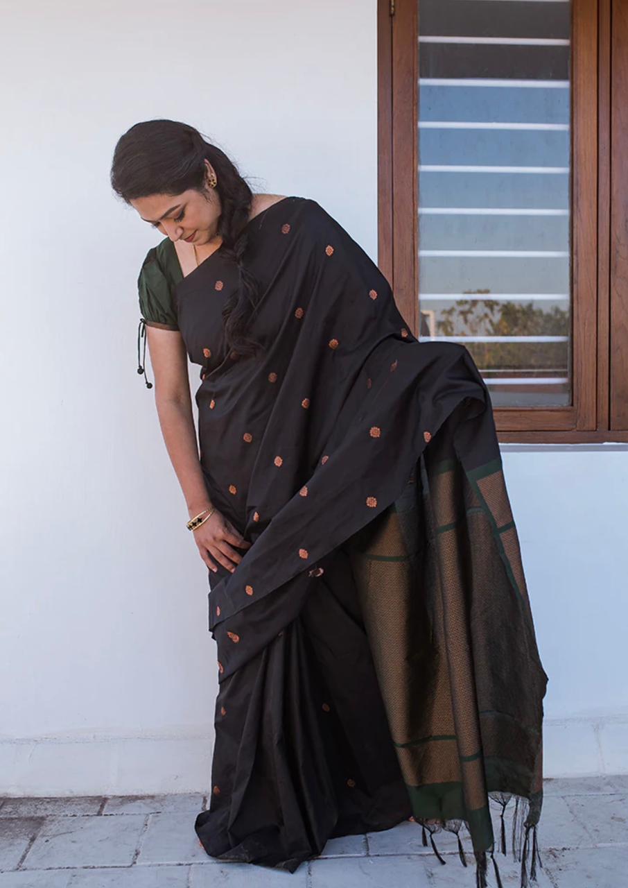 Elision Black Soft Silk Saree With Comely Blouse Piece