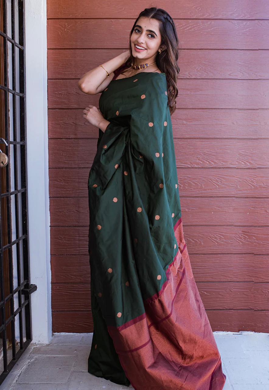 Vestigial Dark Green Soft Silk Saree With Staggering Blouse Piece