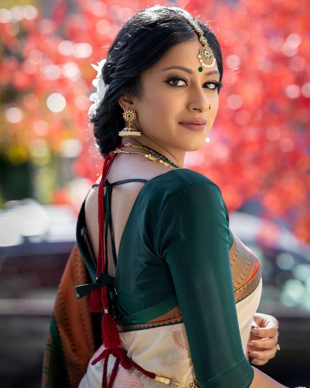 Desirable Beige Soft Silk Saree With Inspiring Blouse Piece