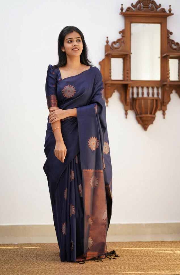 Magnetic Navy Blue Soft Silk Saree With Tempting Blouse Piece