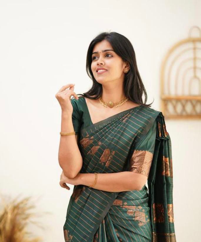 Amazing Dark Green Soft Silk Saree With Gorgeous Blouse Piece