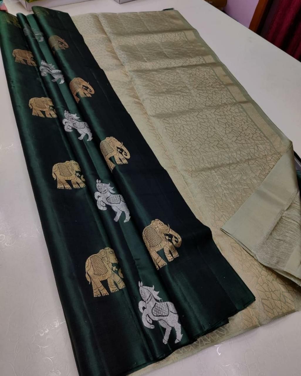 Innovative Green Soft Silk Saree With Alluring Blouse Piece