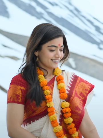 Artistic White Soft Silk Saree With Surreptitious Blouse Piece