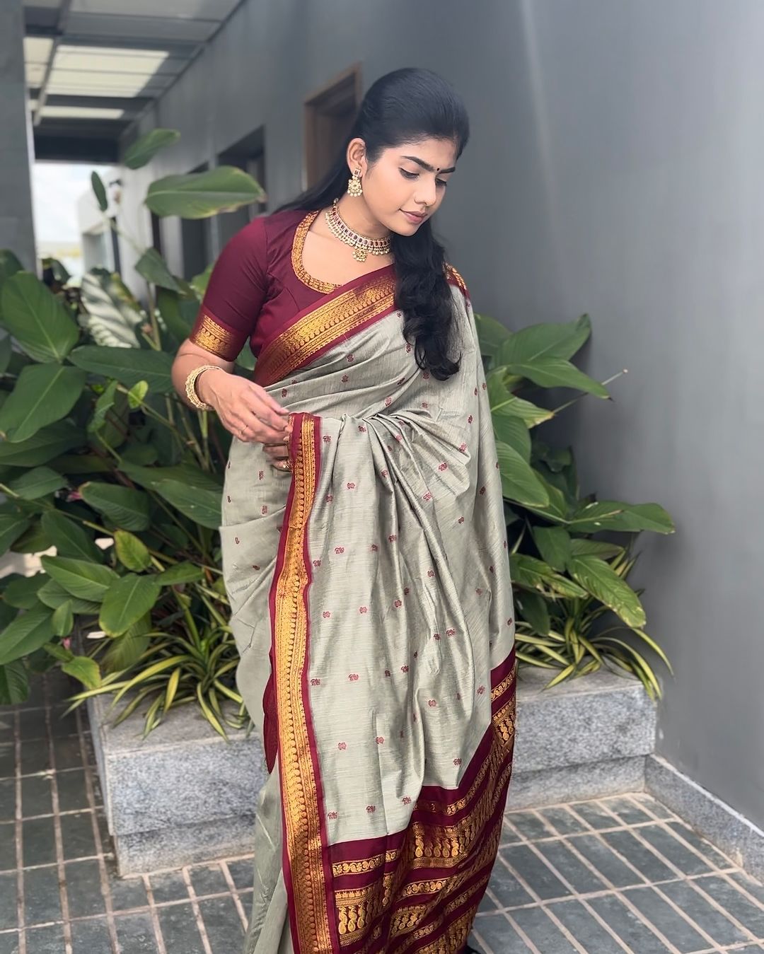Stunner Grey Soft Silk Saree With Divine Blouse Piece