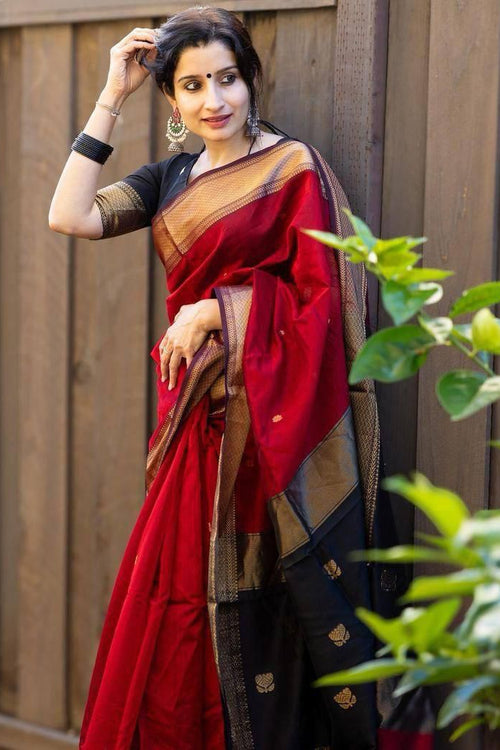 Load image into Gallery viewer, Blooming Red Cotton Silk Saree With Wonderful Blouse Piece
