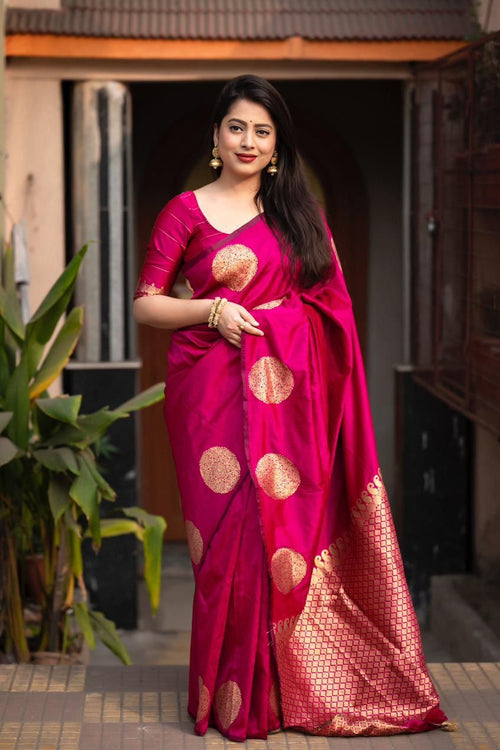 Load image into Gallery viewer, Impressive Dark Pink Soft Silk Saree With Staring Blouse Piece
