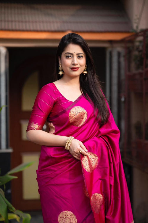 Load image into Gallery viewer, Impressive Dark Pink Soft Silk Saree With Staring Blouse Piece
