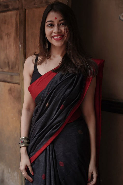 Load image into Gallery viewer, Imbrication Black Cotton Silk Saree With Scintilla Blouse Piece
