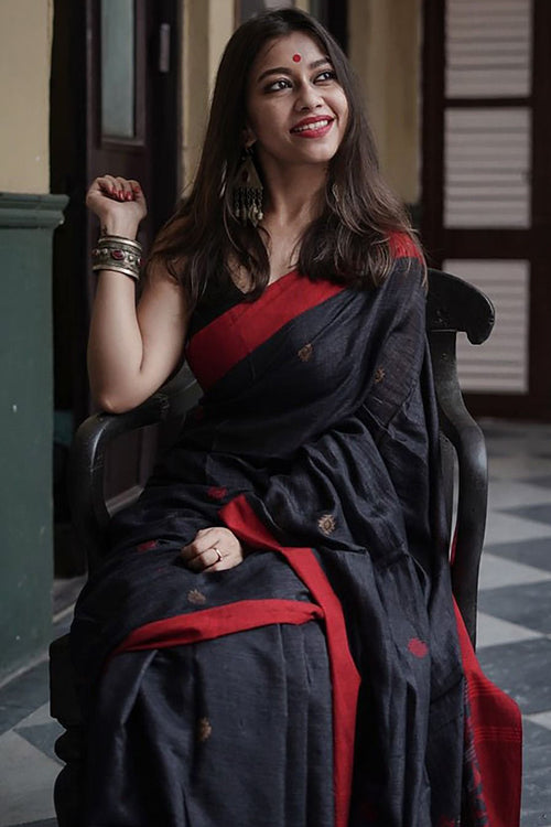 Load image into Gallery viewer, Imbrication Black Cotton Silk Saree With Scintilla Blouse Piece
