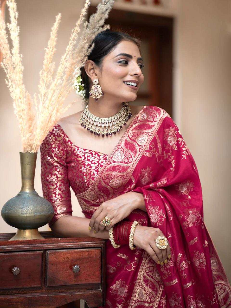 Chatoyant Dark Pink Soft Silk Saree With Chatoyant Blouse Piece