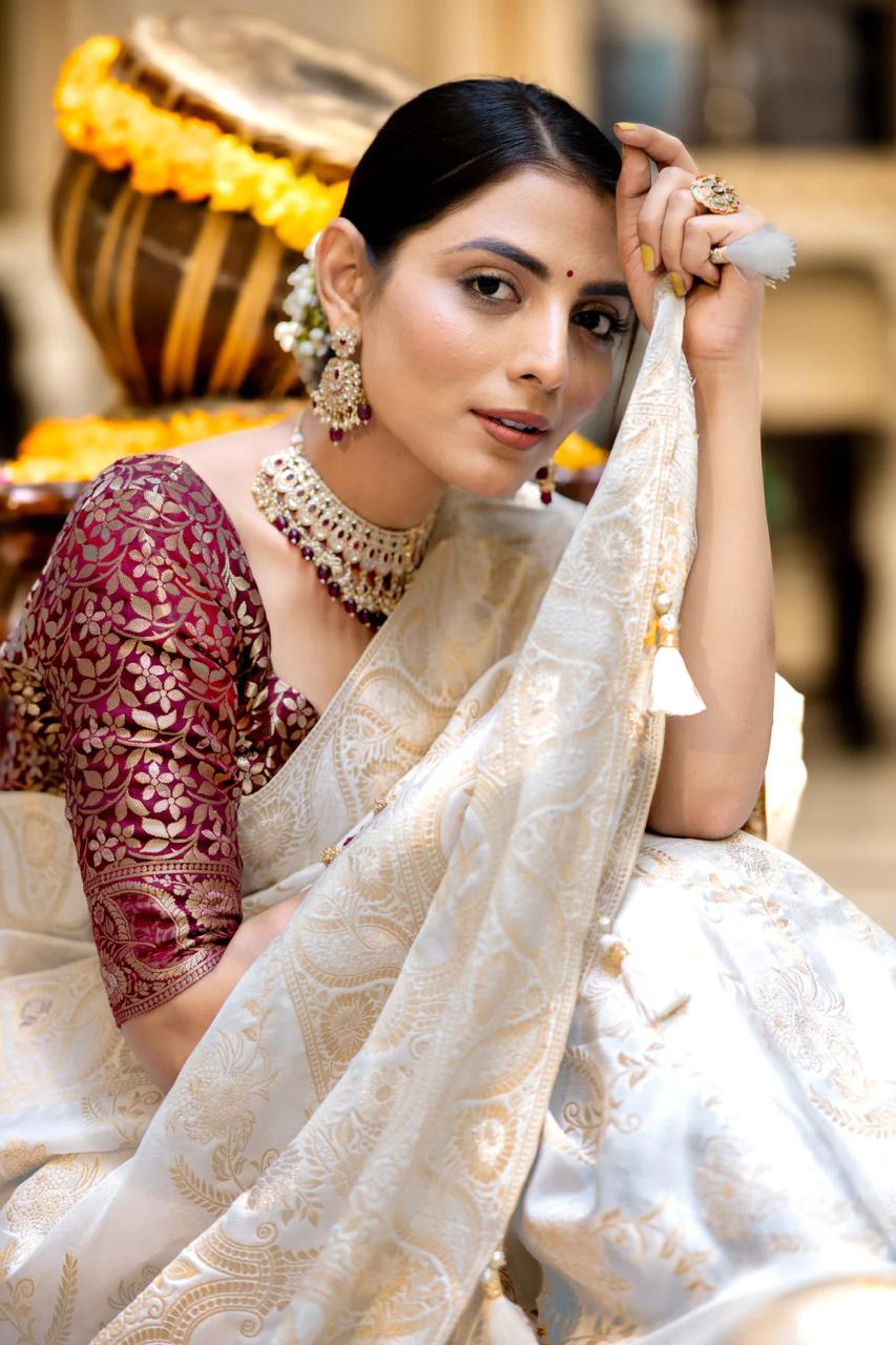 Snappy Off White Soft Silk Saree With Transcendent Blouse Piece