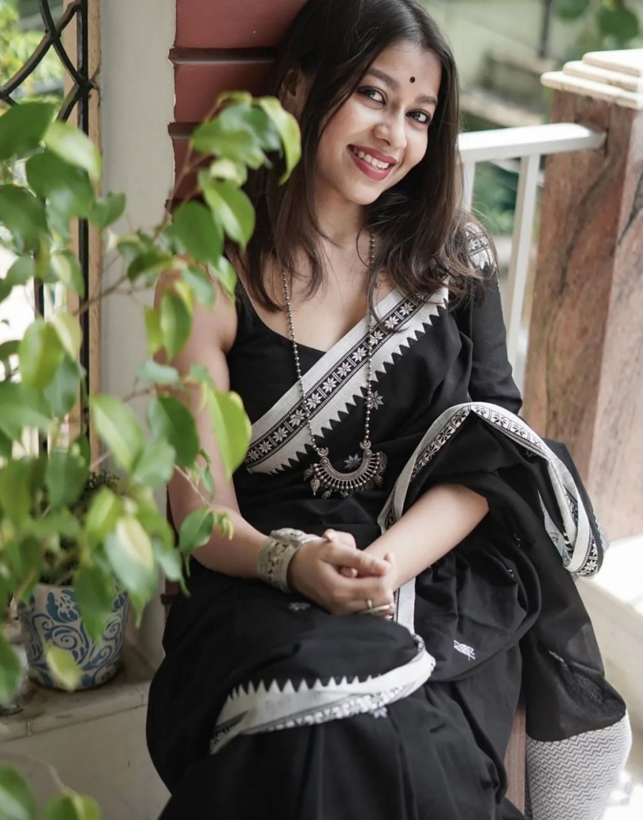 Twirling Black Cotton Silk Saree With Opulent Blouse Piece