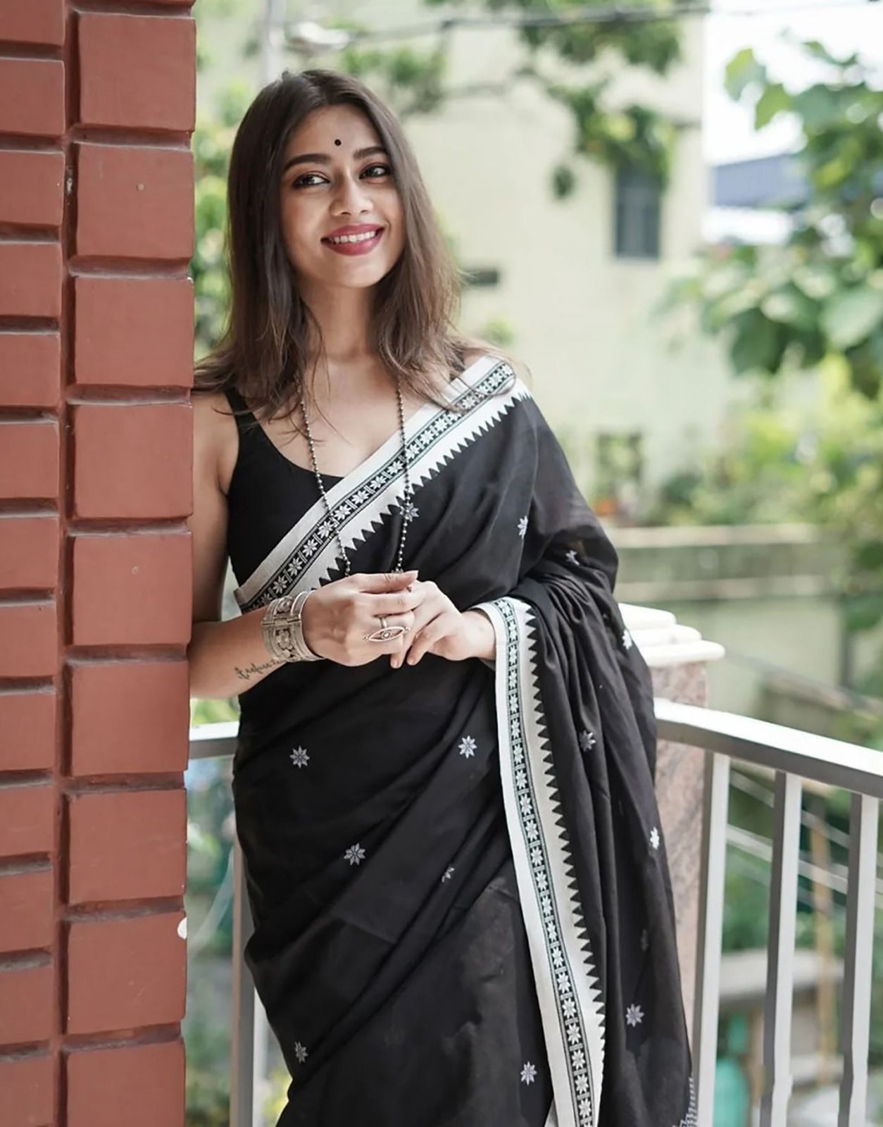 Twirling Black Cotton Silk Saree With Opulent Blouse Piece