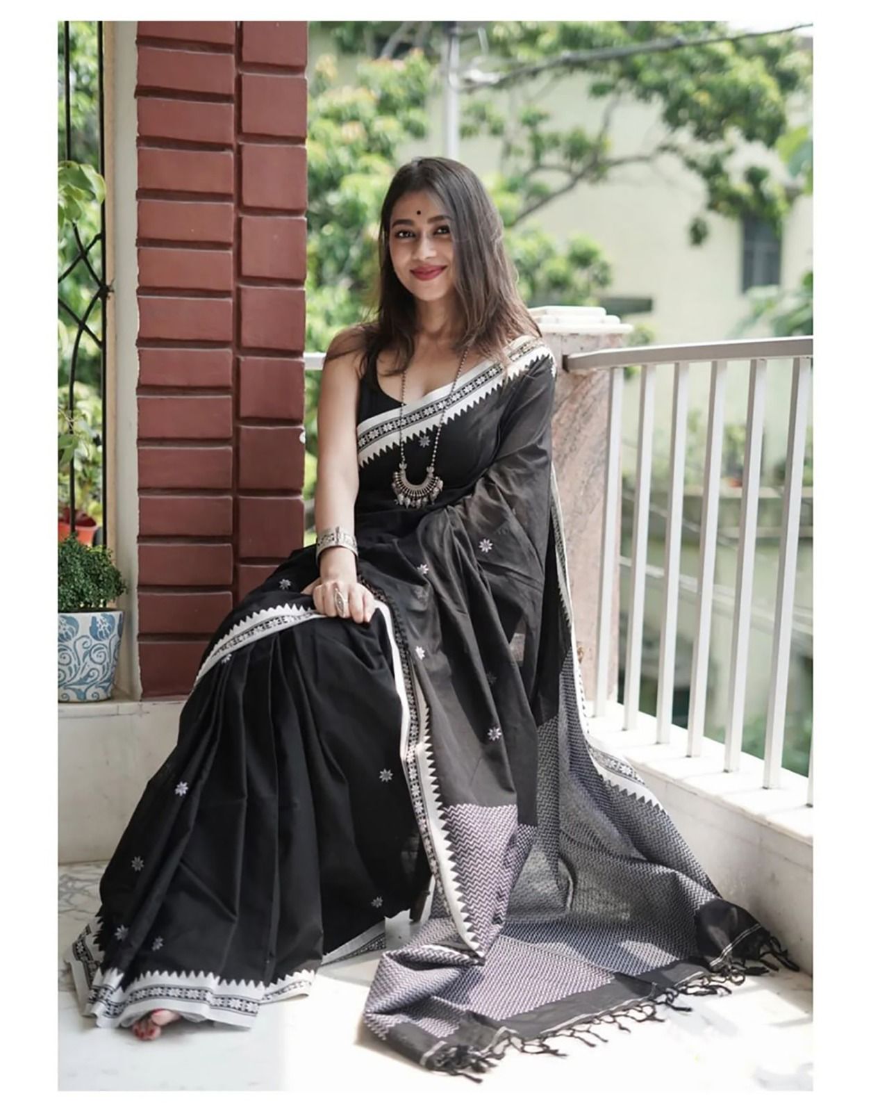 Twirling Black Cotton Silk Saree With Opulent Blouse Piece