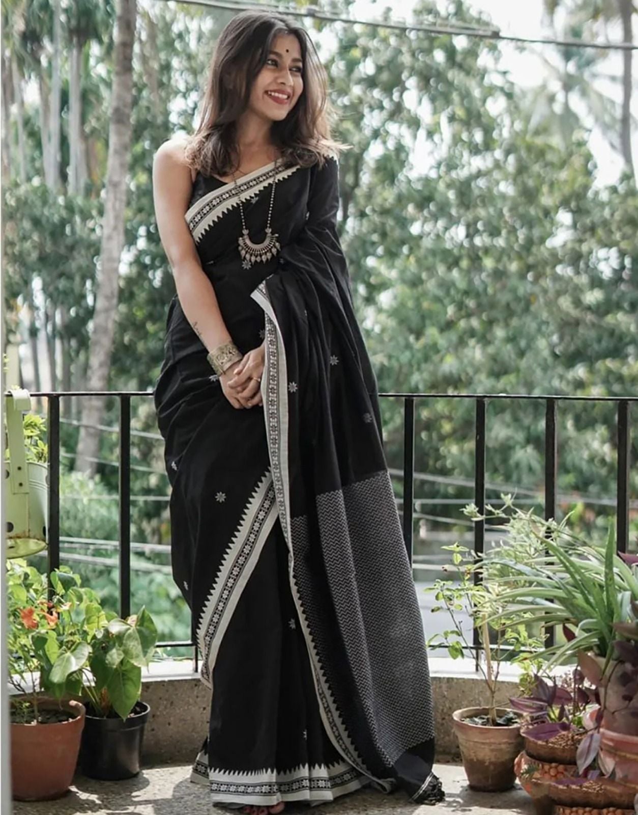 Twirling Black Cotton Silk Saree With Opulent Blouse Piece