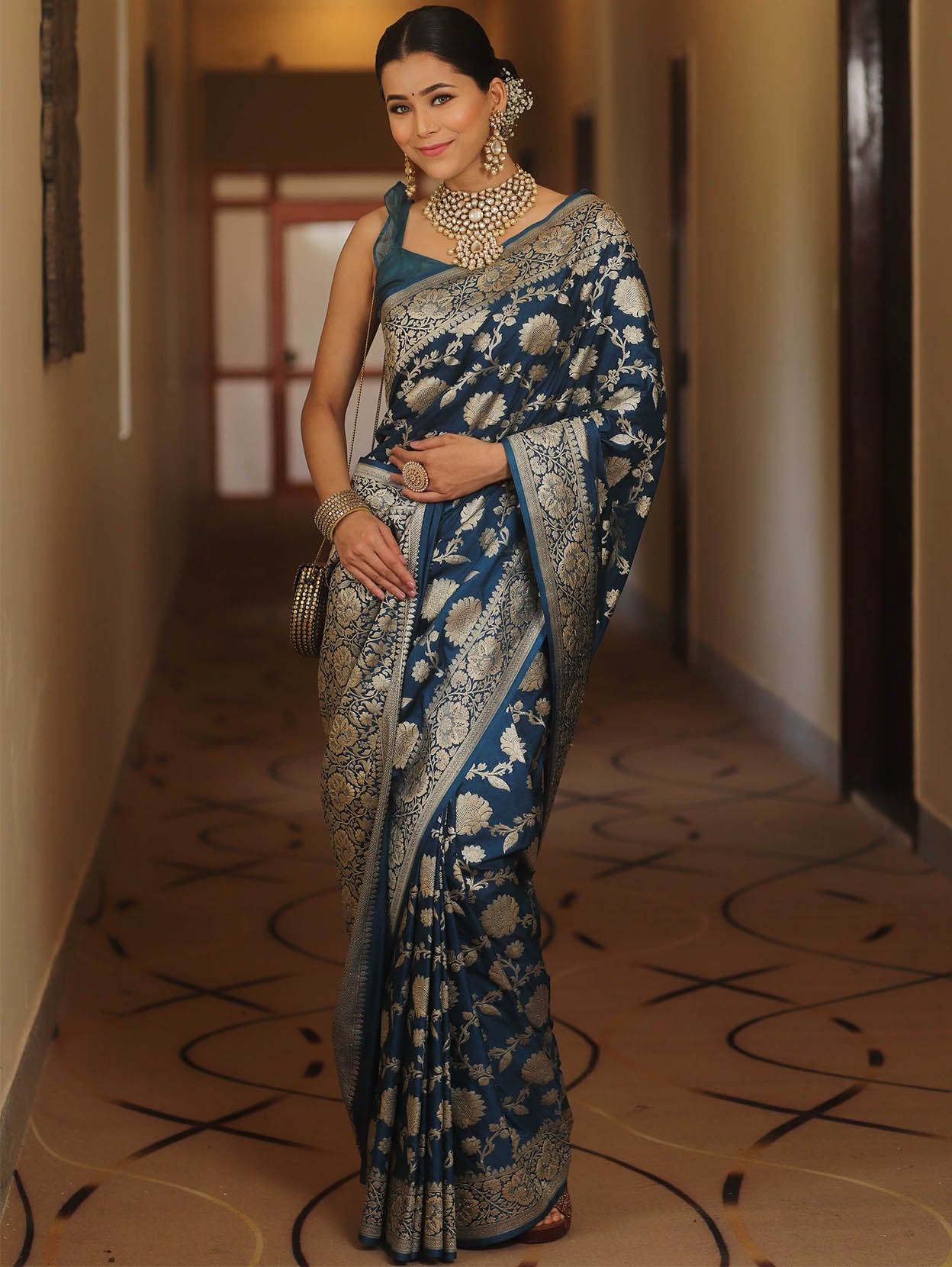 Desultory Navy Blue Soft Silk Saree With Lissome Blouse Piece