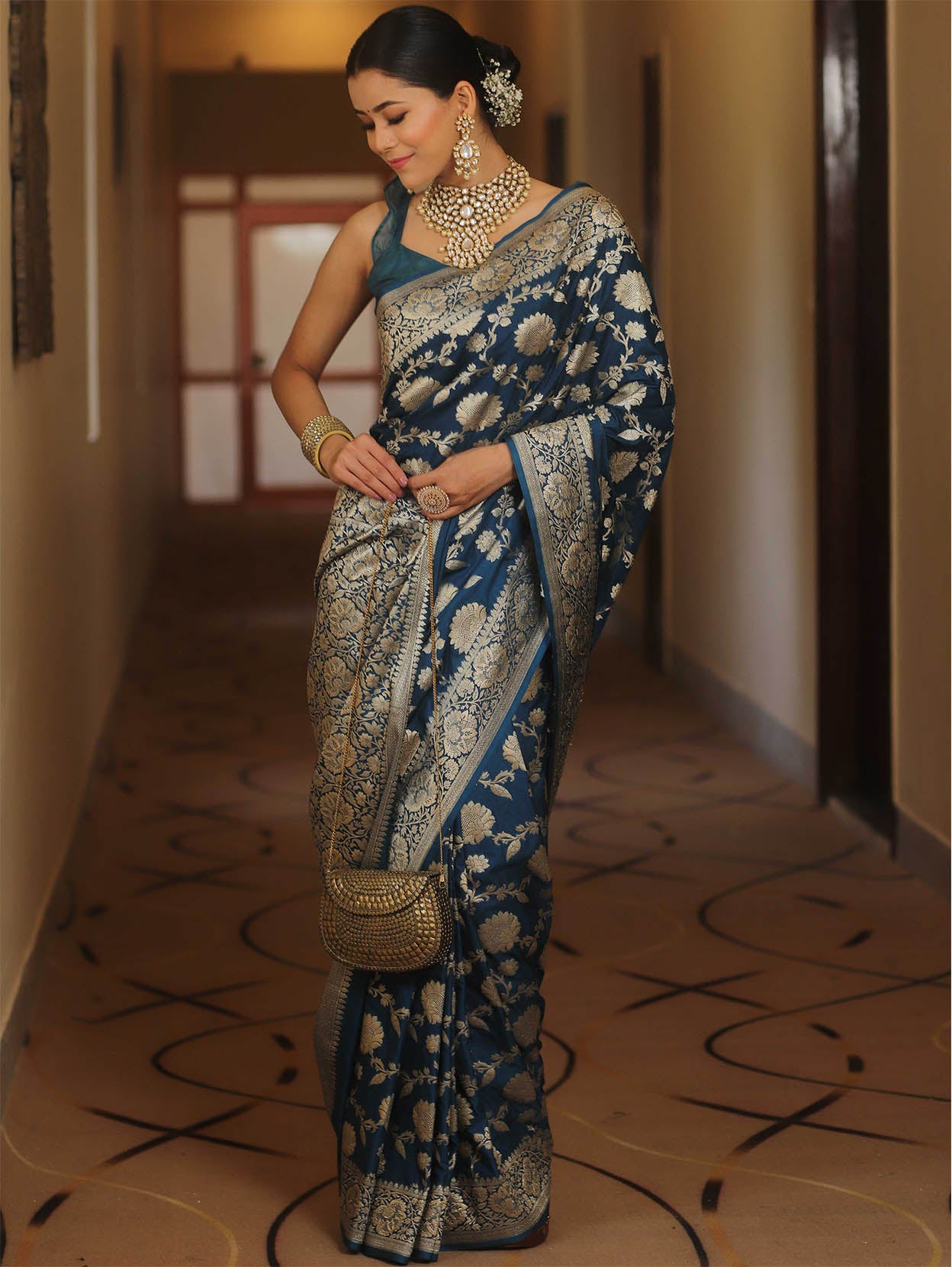 Desultory Navy Blue Soft Silk Saree With Lissome Blouse Piece