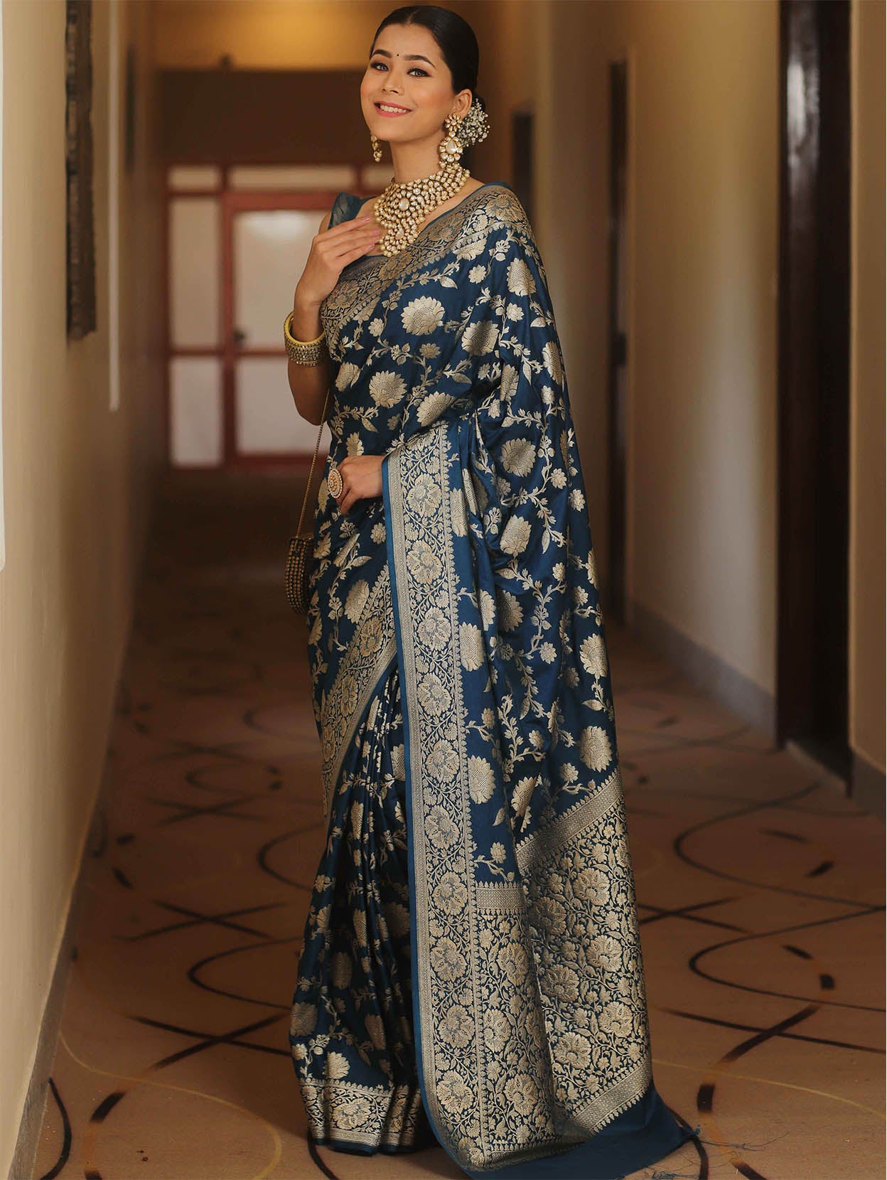 Desultory Navy Blue Soft Silk Saree With Lissome Blouse Piece