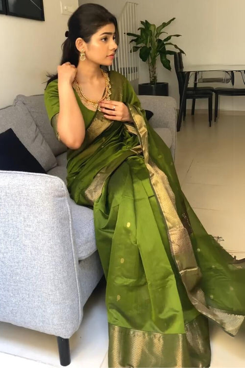 Load image into Gallery viewer, Seraglio Green Cotton Silk Saree With Magnificat Blouse Piece
