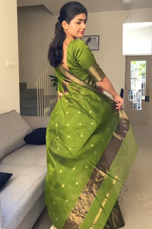 Load image into Gallery viewer, Seraglio Green Cotton Silk Saree With Magnificat Blouse Piece
