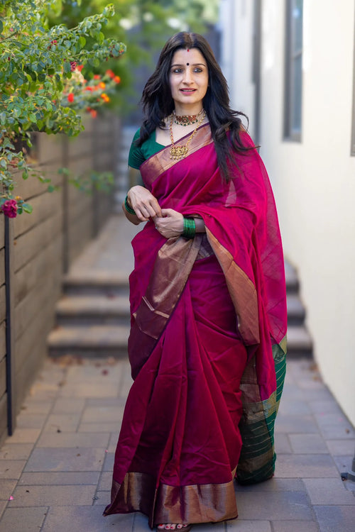 Load image into Gallery viewer, Innovative Dark Pink Soft Silk Saree With Staring Blouse Piece
